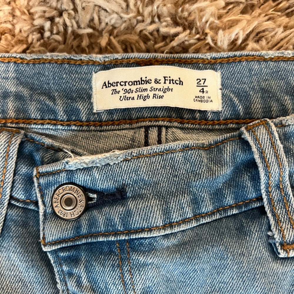 Abercrombie & Fitch '90s Slim Straight Ultra High Rise Jeans